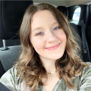 Meet your Posher, Emily